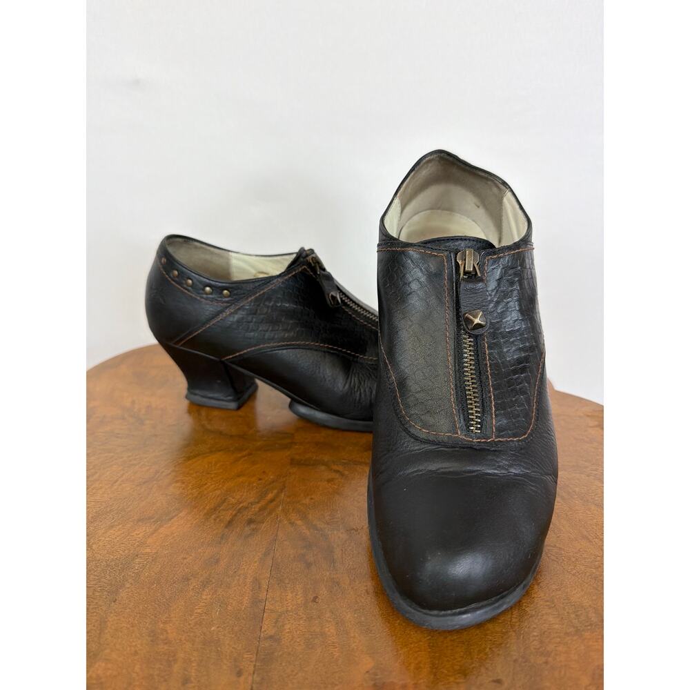 John Fluevog Black Leather Center Zip Asymmetrical Rivet Bootie / Shoes SZ 11